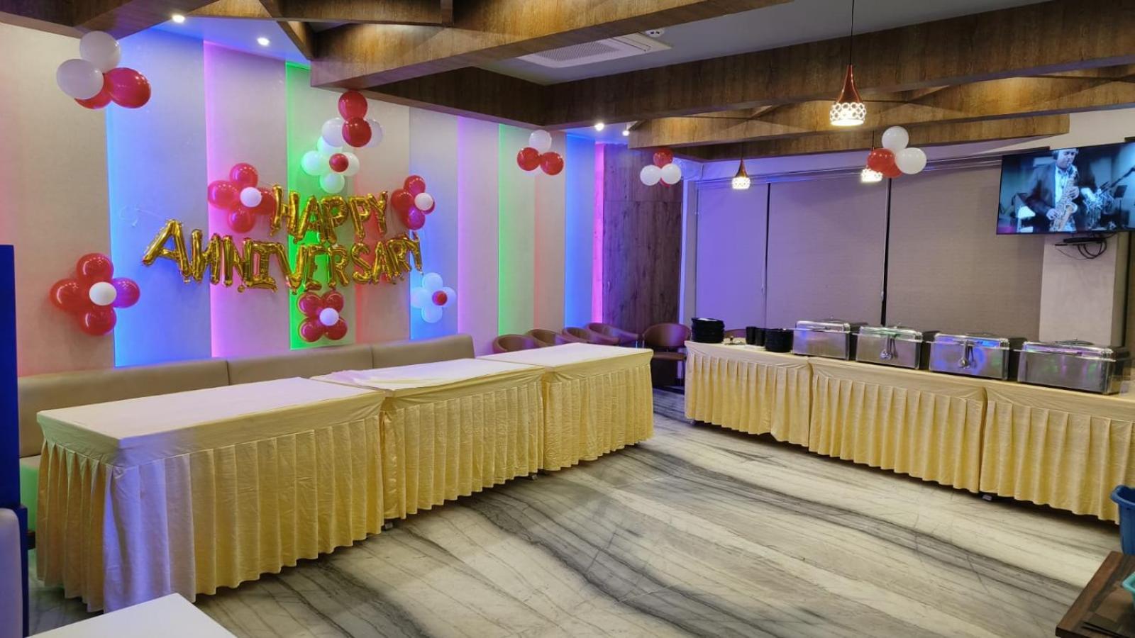 V Square Airport Hotel Λάκναου Εξωτερικό φωτογραφία